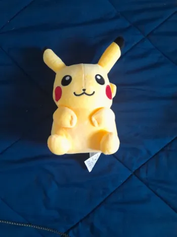 Peluche pikachu neuve