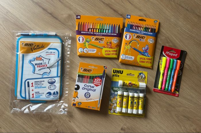 Lot fournitures scolaires