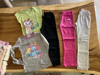 Lot fille 3 pantalons et 2 haut