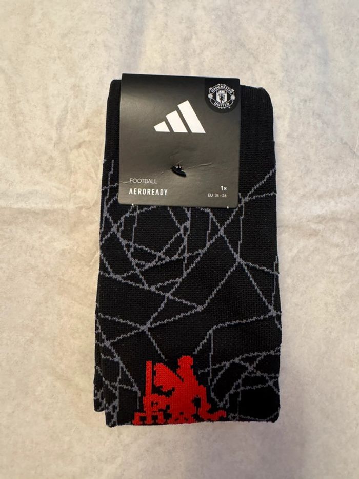 Short de foot Adidas équipe Manchester united avec chaussettes taille 9/10 ans authentique neuf - photo numéro 14