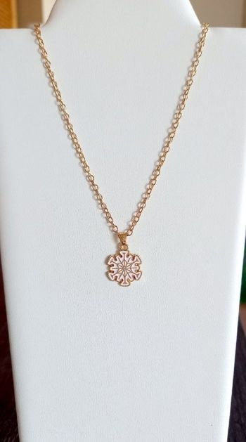 Collier doré flocon de neige de Noël