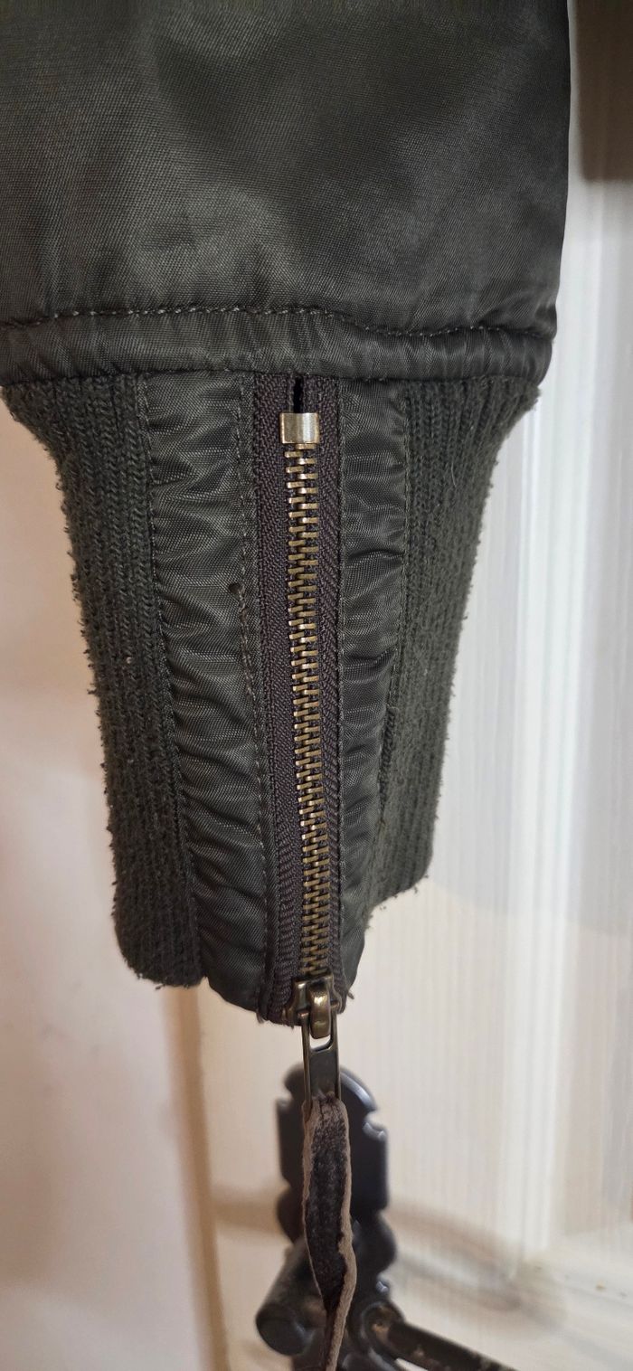 Blouson bomber KAPORAL femme T.M (38/40) – Kaki Rock & Roll – Broderies dos – Très bon état ! - photo numéro 10