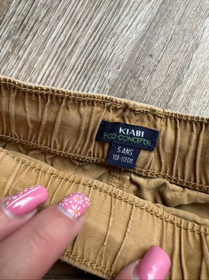- Short Kiabi - 5 ans - Bon état, petite tache - photo numéro 2