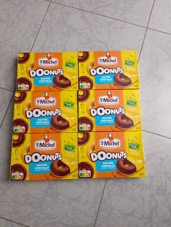 Lot doonuts nappés chocolat