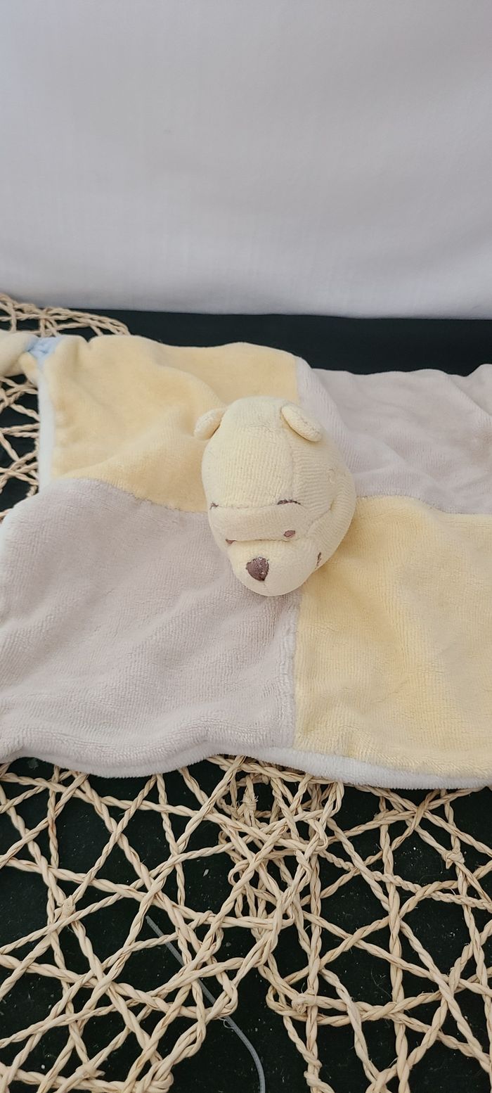 DISNEY DOUDOU WINNIE L'OURSON PLAT GRIS JAUNE - photo numéro 3