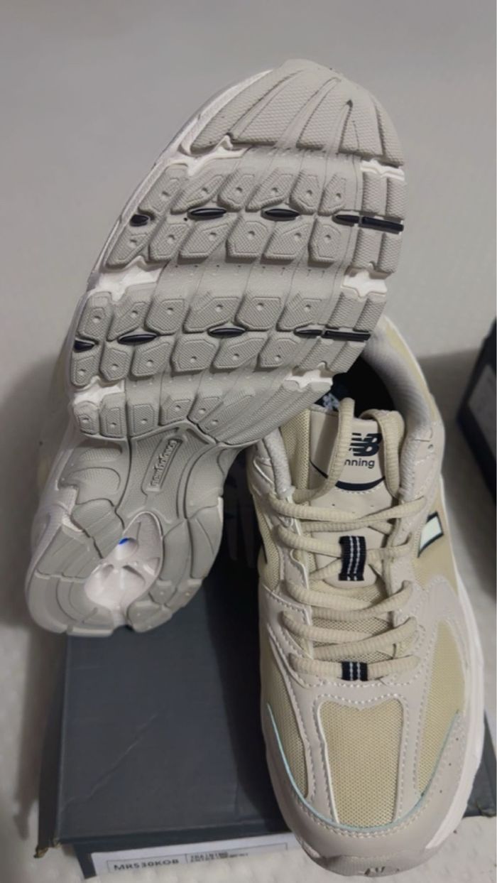 New balance neuve pointure 41,5 - photo numéro 2