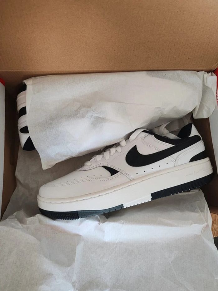 Nike Air Force Gamma Noir et Blanche neuve taille 40 - photo numéro 11