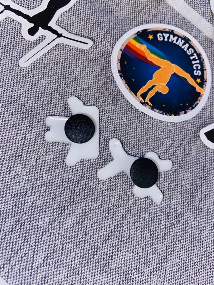 Lot breloque crocs et autocollants - photo numéro 2