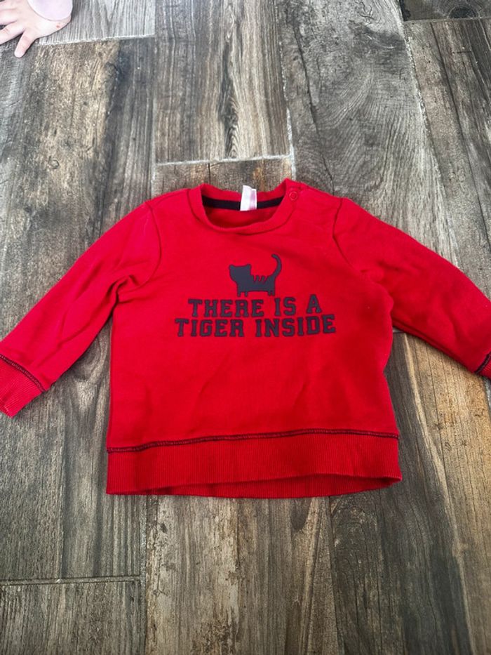 Pull rouge bébé