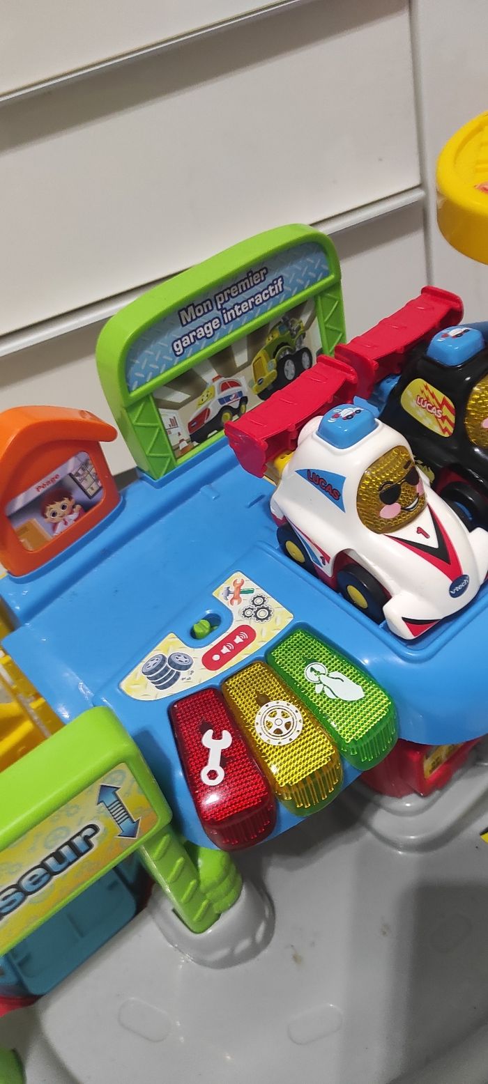 Garage tu tu bolide de vetech Piles neuve - photo numéro 5
