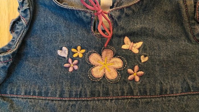 Robe jean fleurs papillon 9 mois - photo numéro 3