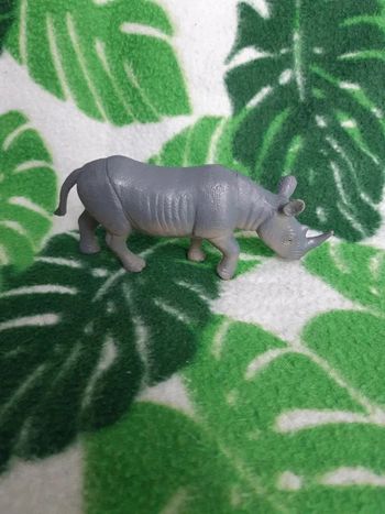 Figurine rhinocéros
