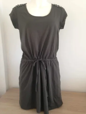 Robe col rond manches courtes épaule bijoux perles M 38 Etam