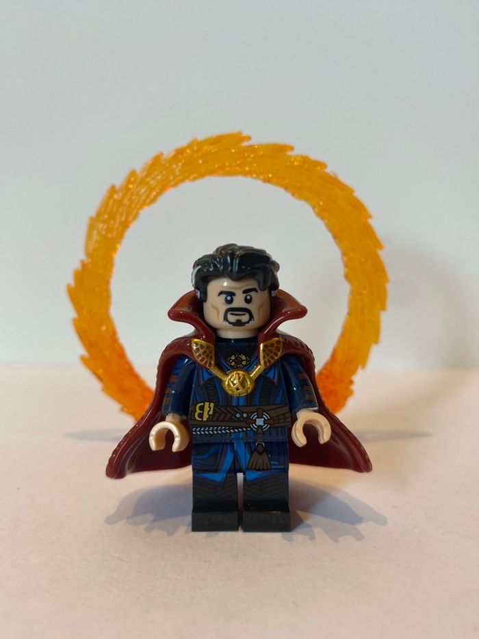Figurine type lego Dr Strange. Marvel - photo numéro 1