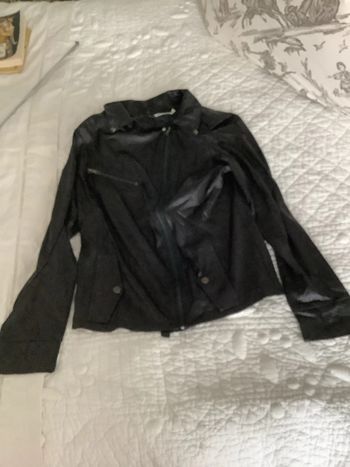 Haut style perfecto tissu façon lézard