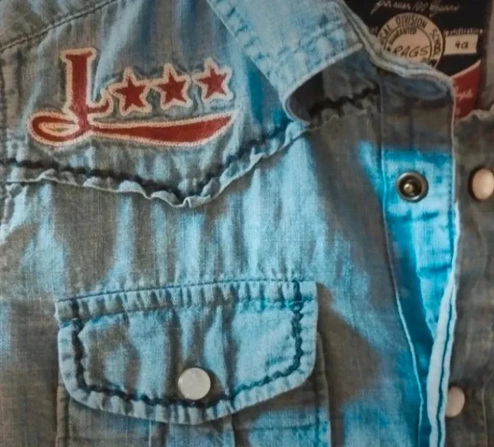 Magnifique  chemise  en jean taille 4 ans - photo numéro 3