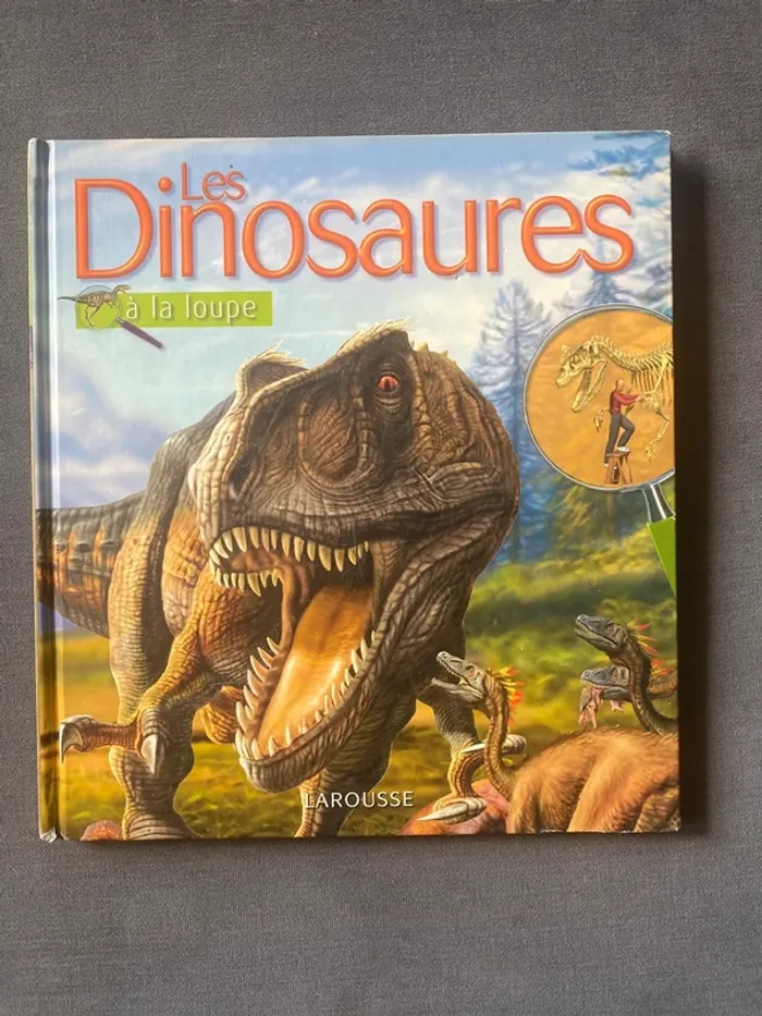 Les dinosaures à loupe Larousse
