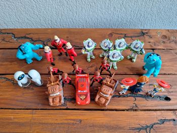 Lot de Figurines Disney Pixar - Toy Story, Les Indestructibles, Cars, Wall-E, Monstres et Cie