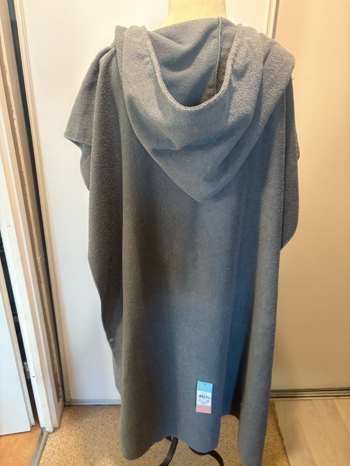 Poncho de plage avec capuche  taille unique neuf gris - photo numéro 2