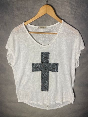 T-shirt blanc, style rock, croix clouté et strasse