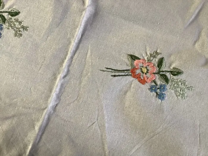 Nappe brodée main - photo numéro 5