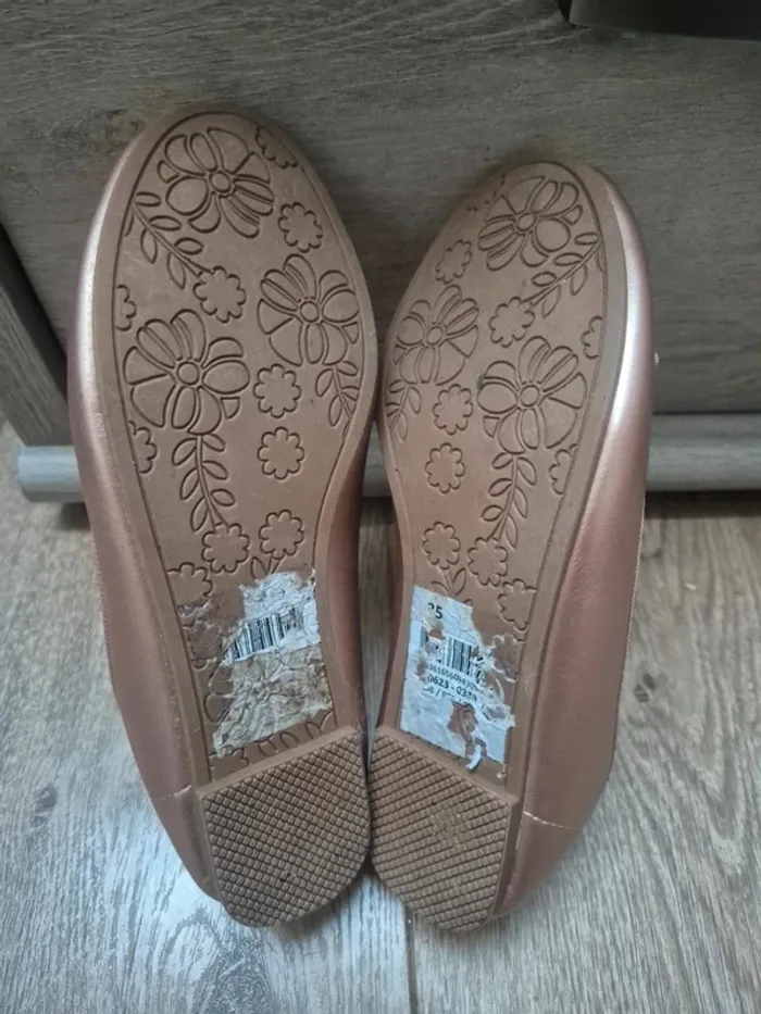 Chaussures ballerines "la halle" dorées pointure 35 état neuves - photo numéro 5