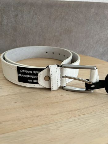 Ceinture en cuir blanc taille 105 cm