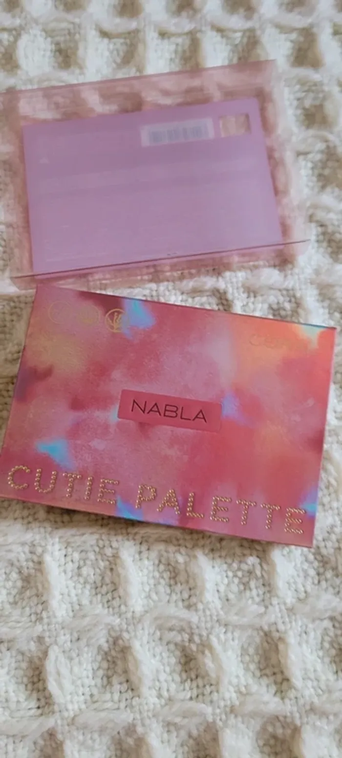 Coral cutie palette nabla