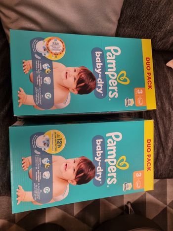 Lot de 2 cartons de couches jetables taille 3