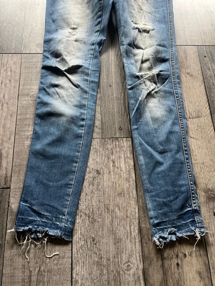 Jeans troués - photo numéro 2