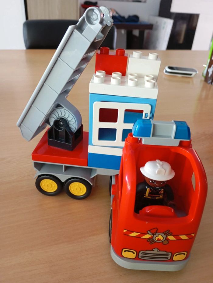Lego Duplo camion pompier 2/5 ans - photo numéro 3
