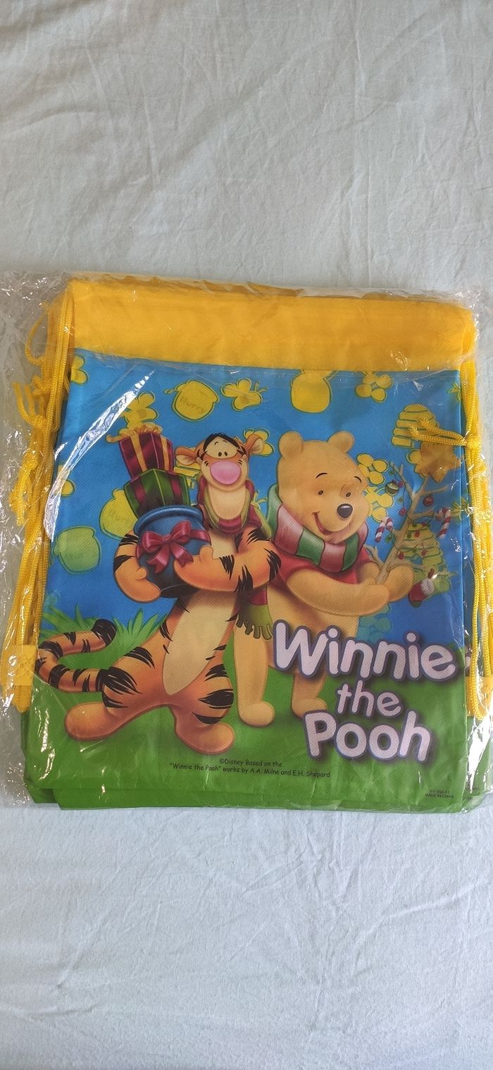 Lot de 9 sac à dos tissus Winnie l'ourson neuf
