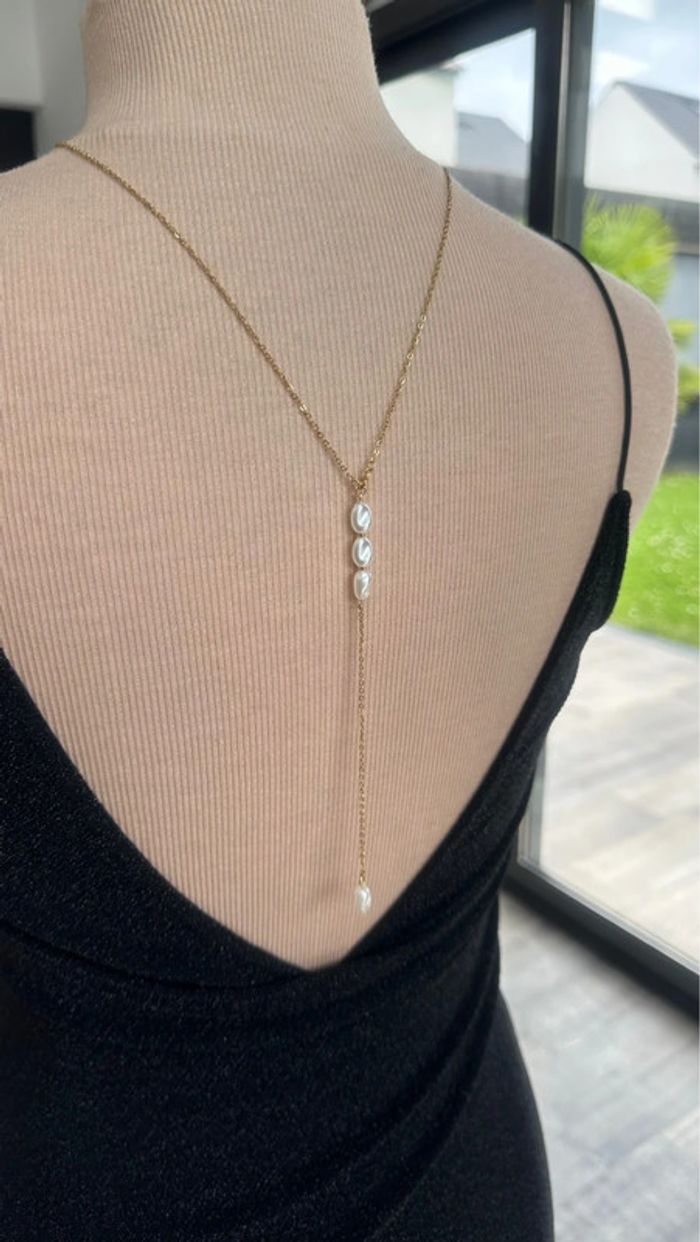 Collier dos or acier et perles cabossé