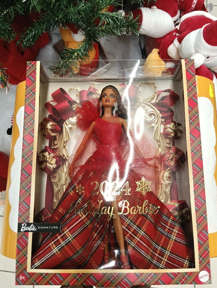 Poupée Barbie brune noël 2024