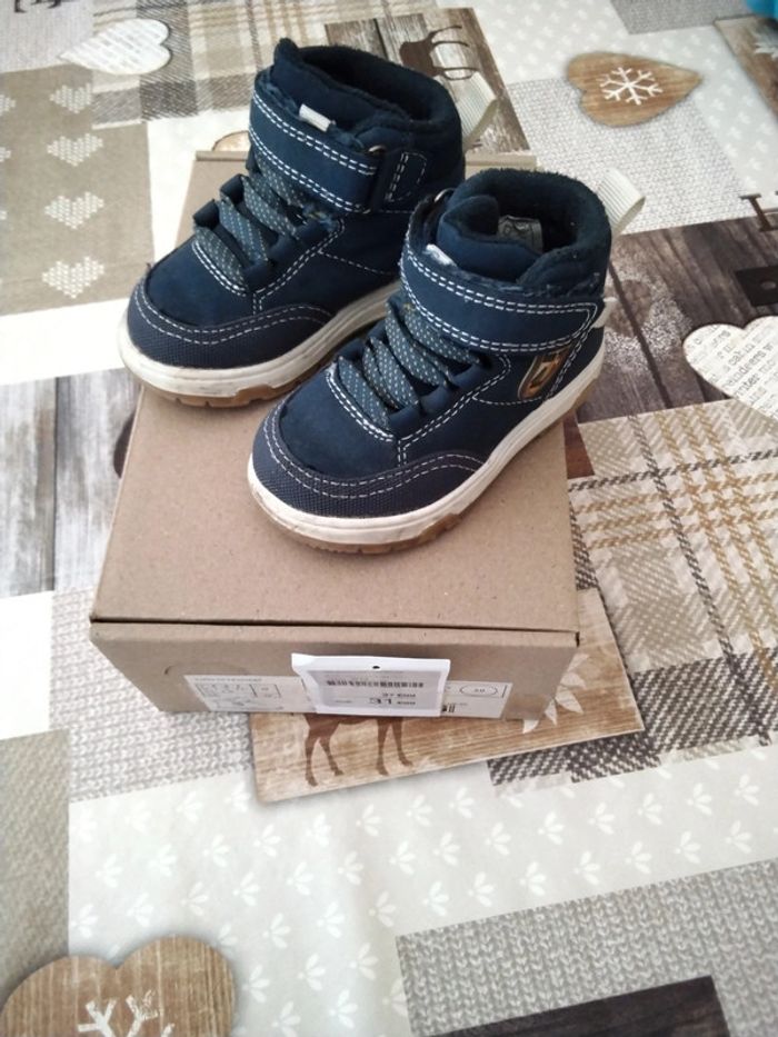 Jolie paire de chaussures montantes pointure 20