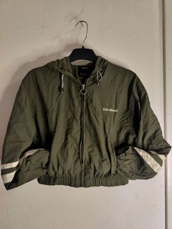 Petit gilet Bershka de sport kaki crop top