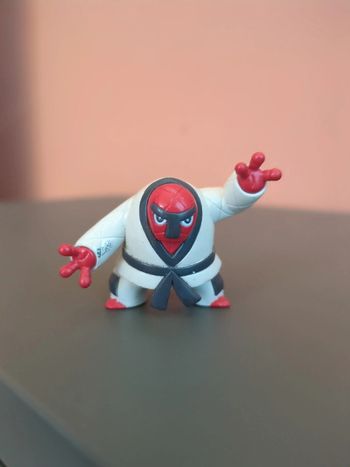 figurine pokemon judokrak