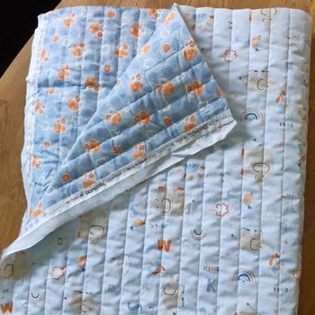 2 mètres tissu matelassé double face éléphant/ tortue laize 140cm