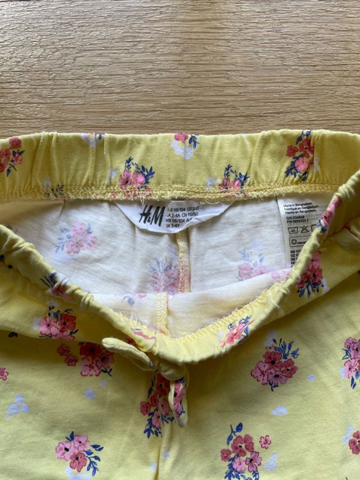 Short H&M 3/4 ans - photo numéro 2