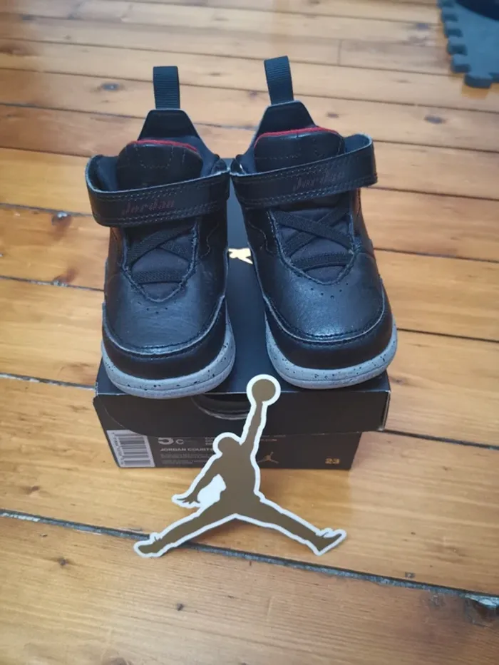 Baskets bébé jordan pointure 21