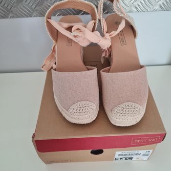 Sandales compensées