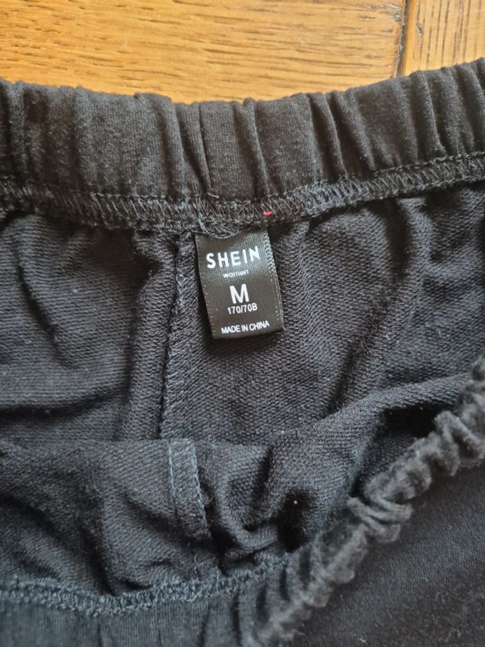 Short noir et arc en ciel - photo numéro 3