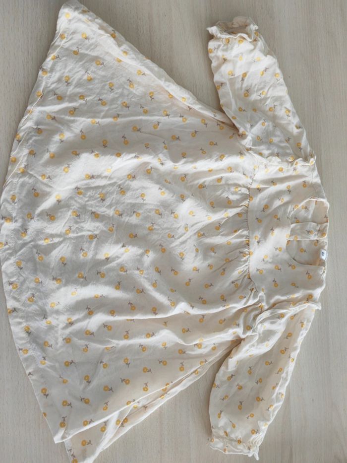 Blouse à fleurs jaune pâle