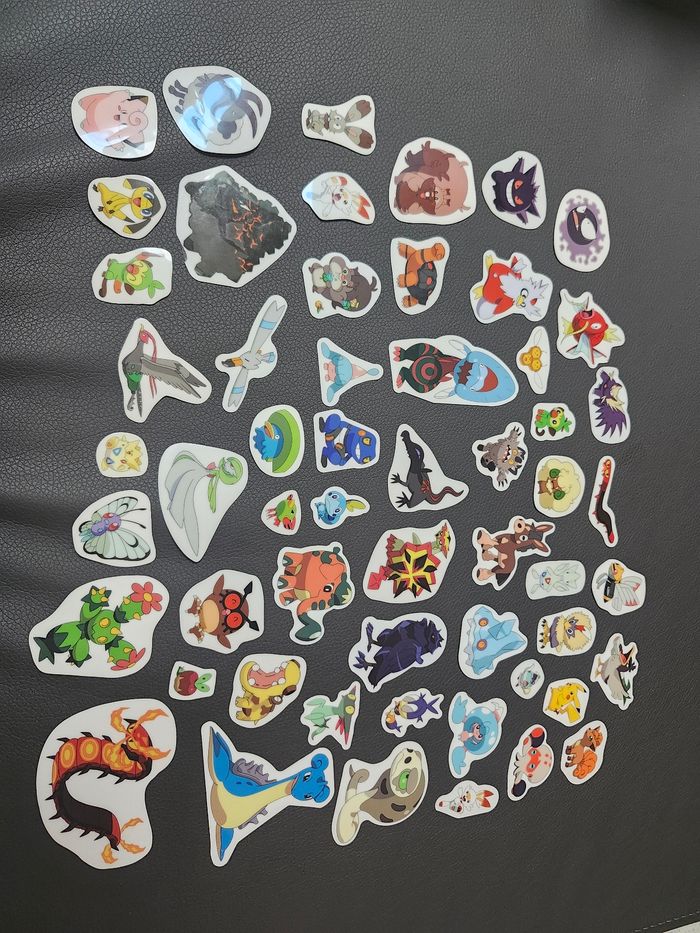 Lot stickers épais repositionnables avec décors pokemon
