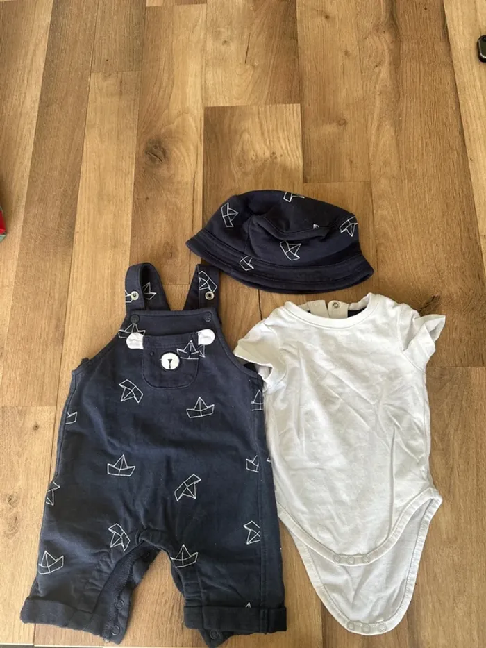 Ensemble garçon taille 1 mois