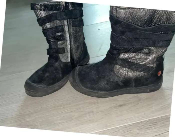 Bottines fille Taille 24 marque GBB
