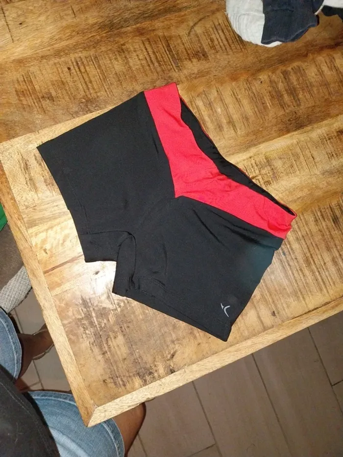 Short de gym domyos 10ans