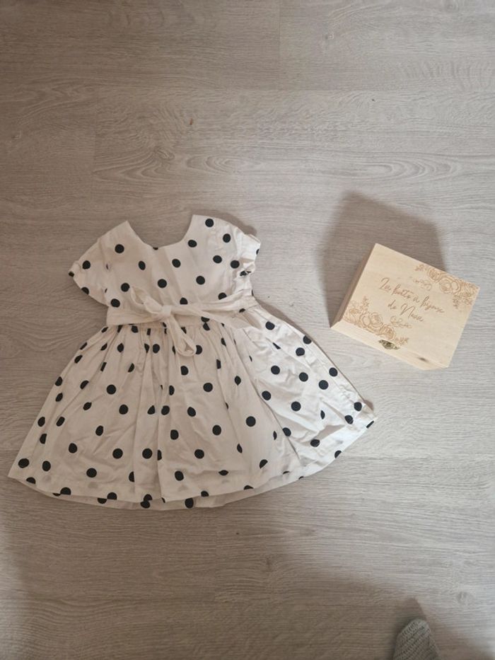 Superbe robe de cérémonie blanche à gros pois noir