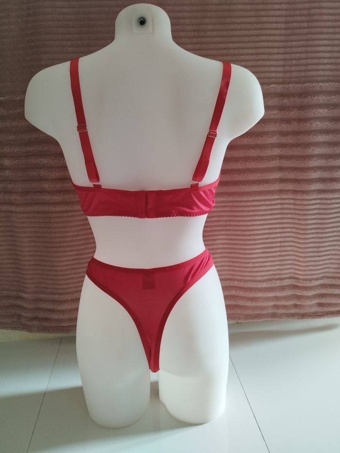 Ensemble rouge string - photo numéro 2
