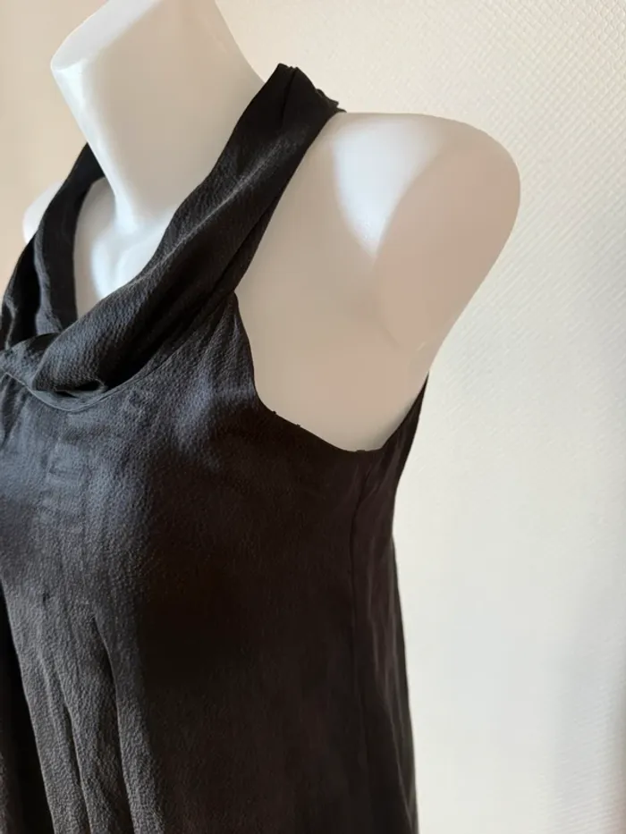 Robe noire naf naf en bon état taille 36 - photo numéro 4